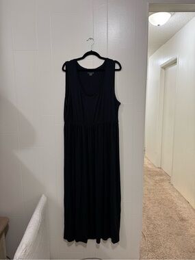 Amazon Black Sleeveless Maxi Dress - Classic Everyday Style
